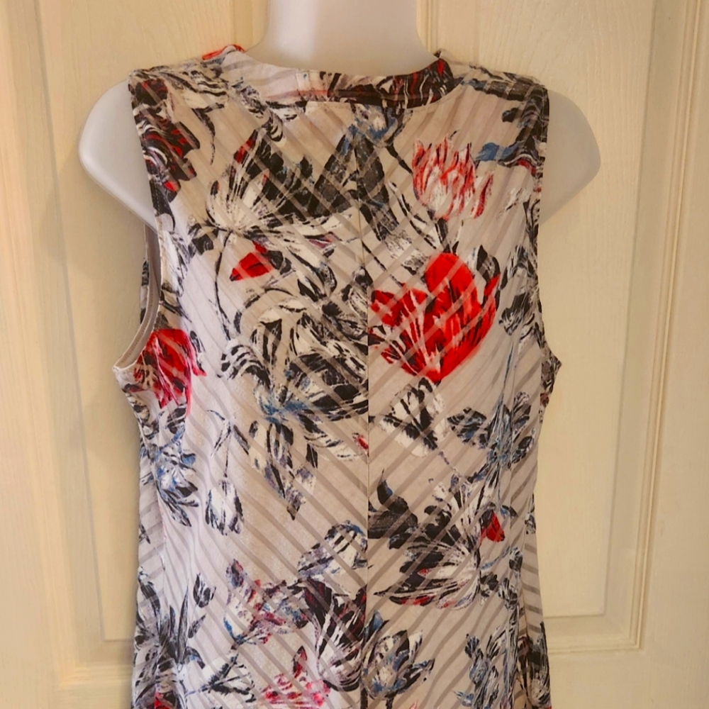 Jennifer Lopez sleeveless dress